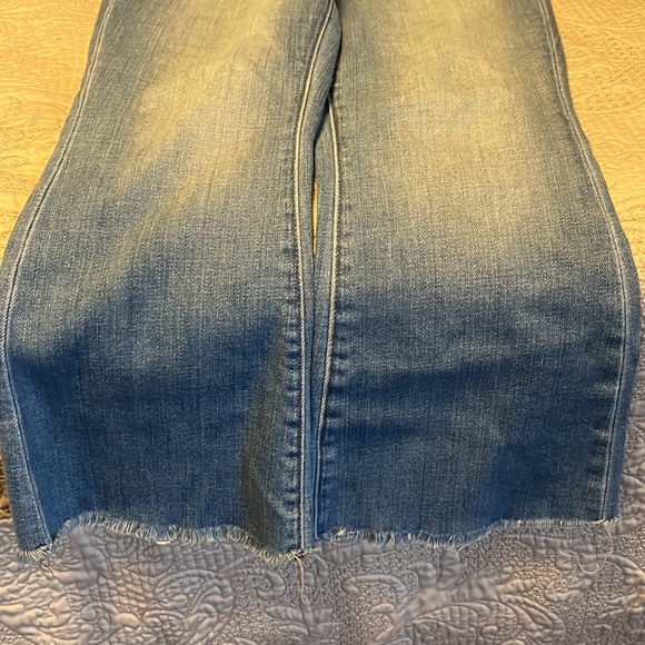 L’Agence Kendra High-Rise Crop Flare Jeans with Raw Hem - Picture 6 of 10